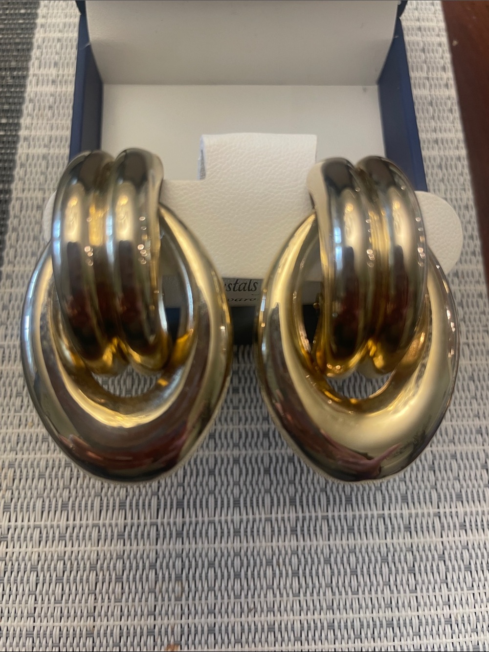 1980’s Chunky Gold Tone Love Knot Clip On Earrings